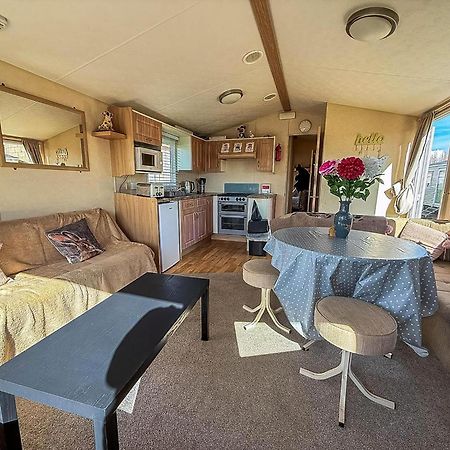 Lovely 6 Berth Caravan At Naze Marine Holiday Park In Essex Ref 17003C Walton-on-the-Naze Exterior photo