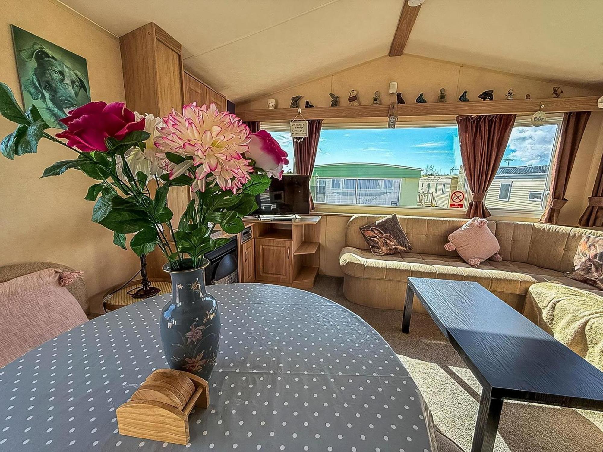 Lovely 6 Berth Caravan At Naze Marine Holiday Park In Essex Ref 17003C Walton-on-the-Naze Exterior photo